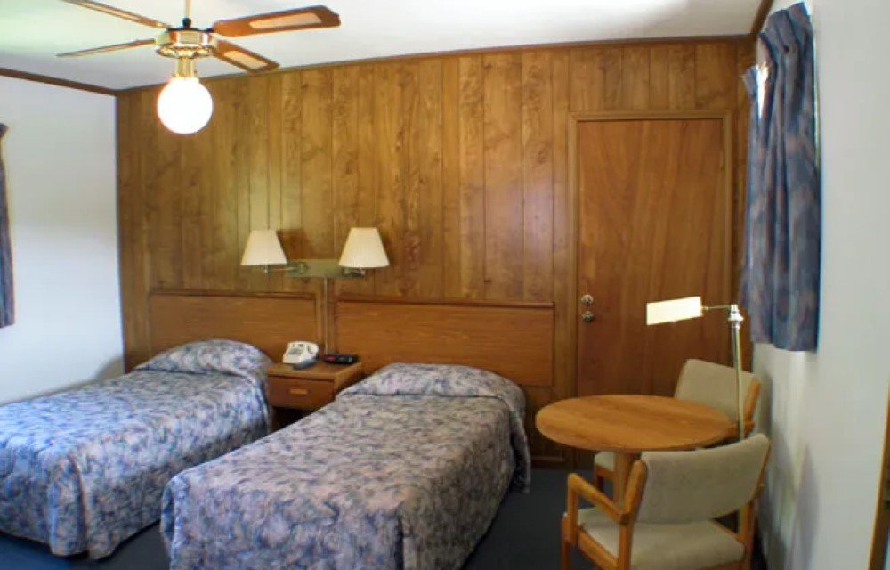 Four Seasons Lodge - Twin Room